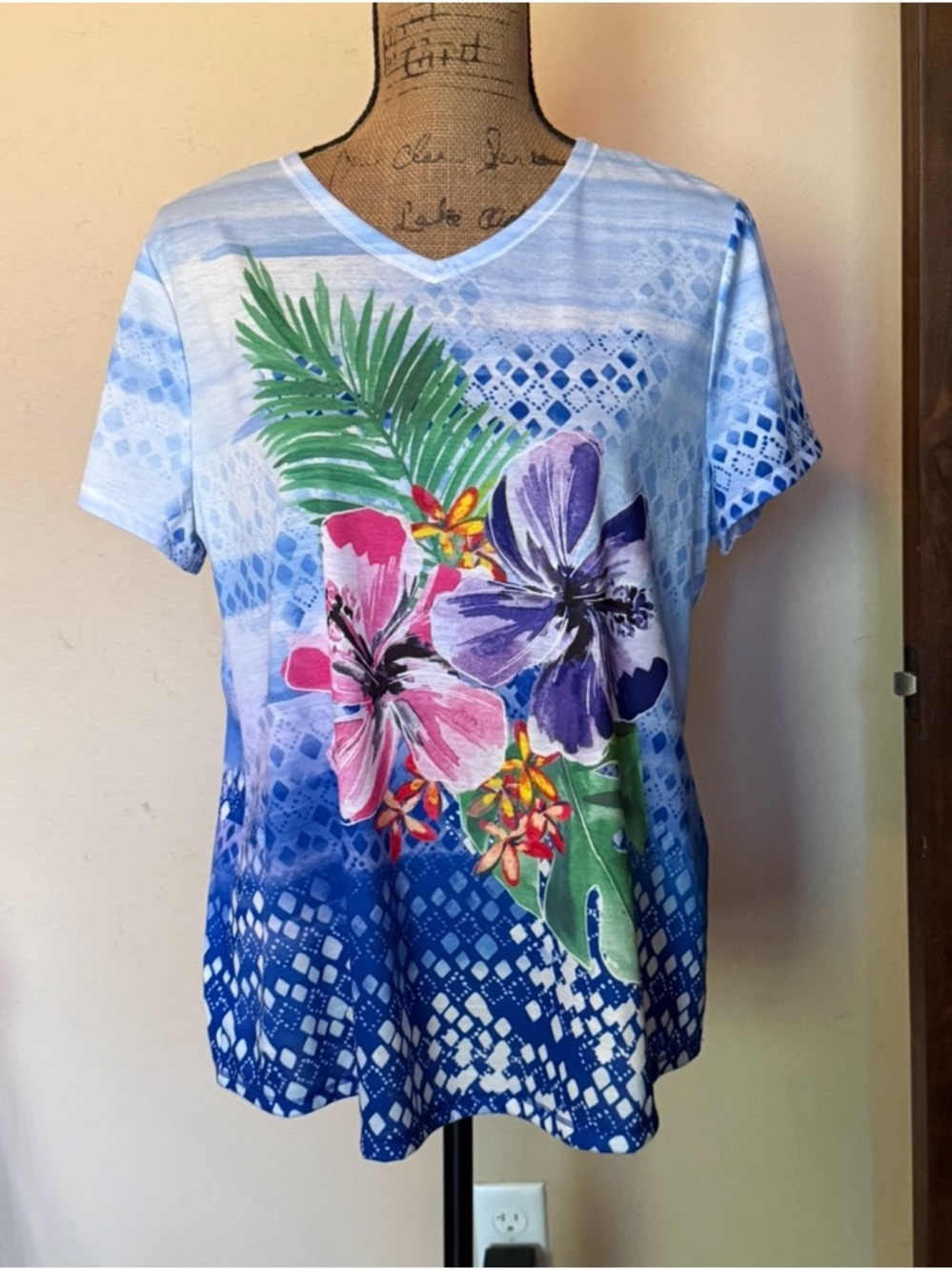 Chico's Blue Floral V-Neck Short Sleeve Tee